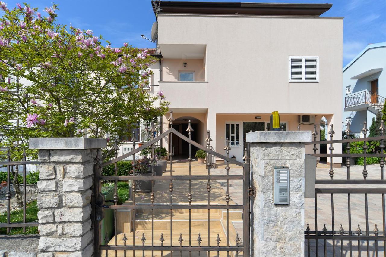 Apartments Milka 2074 Poreč Buitenkant foto