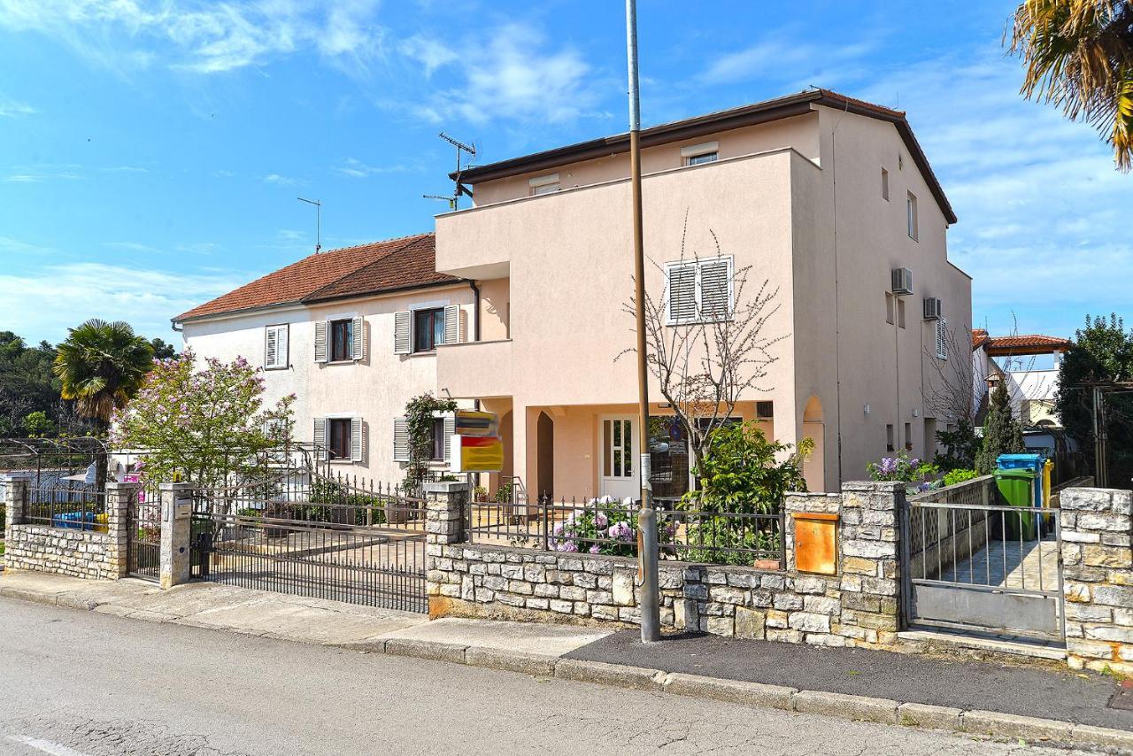 Apartments Milka 2074 Poreč Buitenkant foto