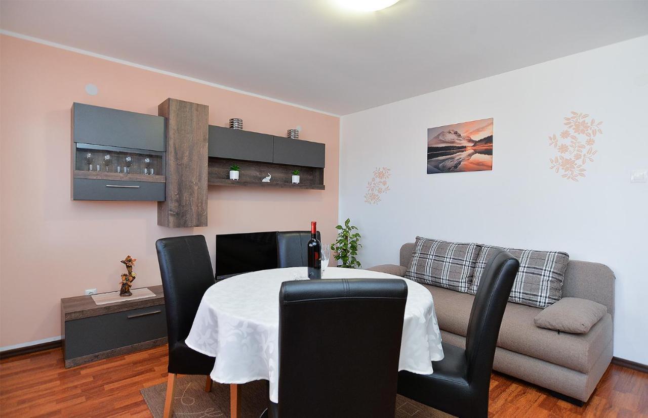 Apartments Milka 2074 Poreč Buitenkant foto