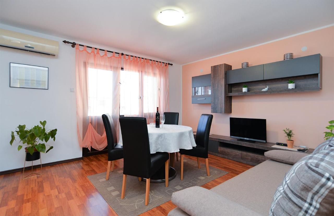 Apartments Milka 2074 Poreč Buitenkant foto
