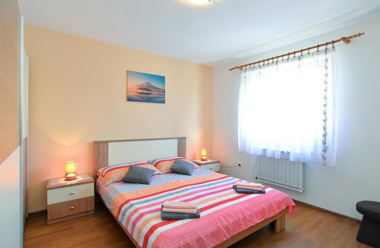 Apartments Milka 2074 Poreč Buitenkant foto