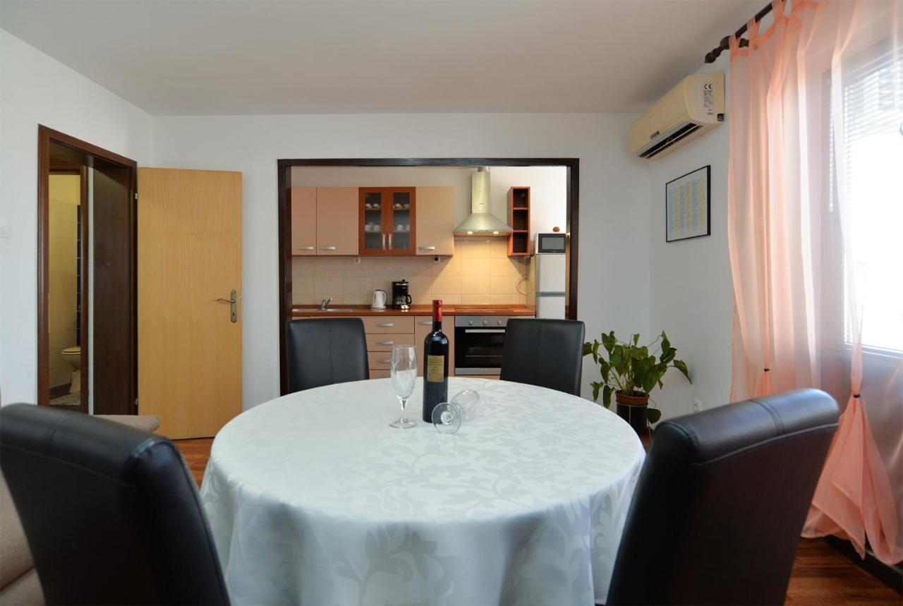 Apartments Milka 2074 Poreč Buitenkant foto