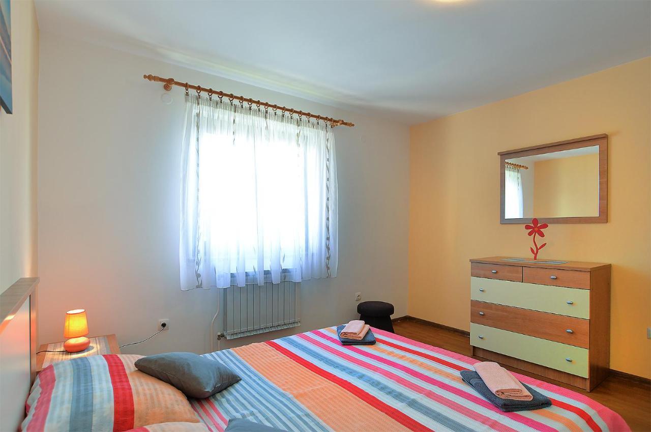 Apartments Milka 2074 Poreč Buitenkant foto