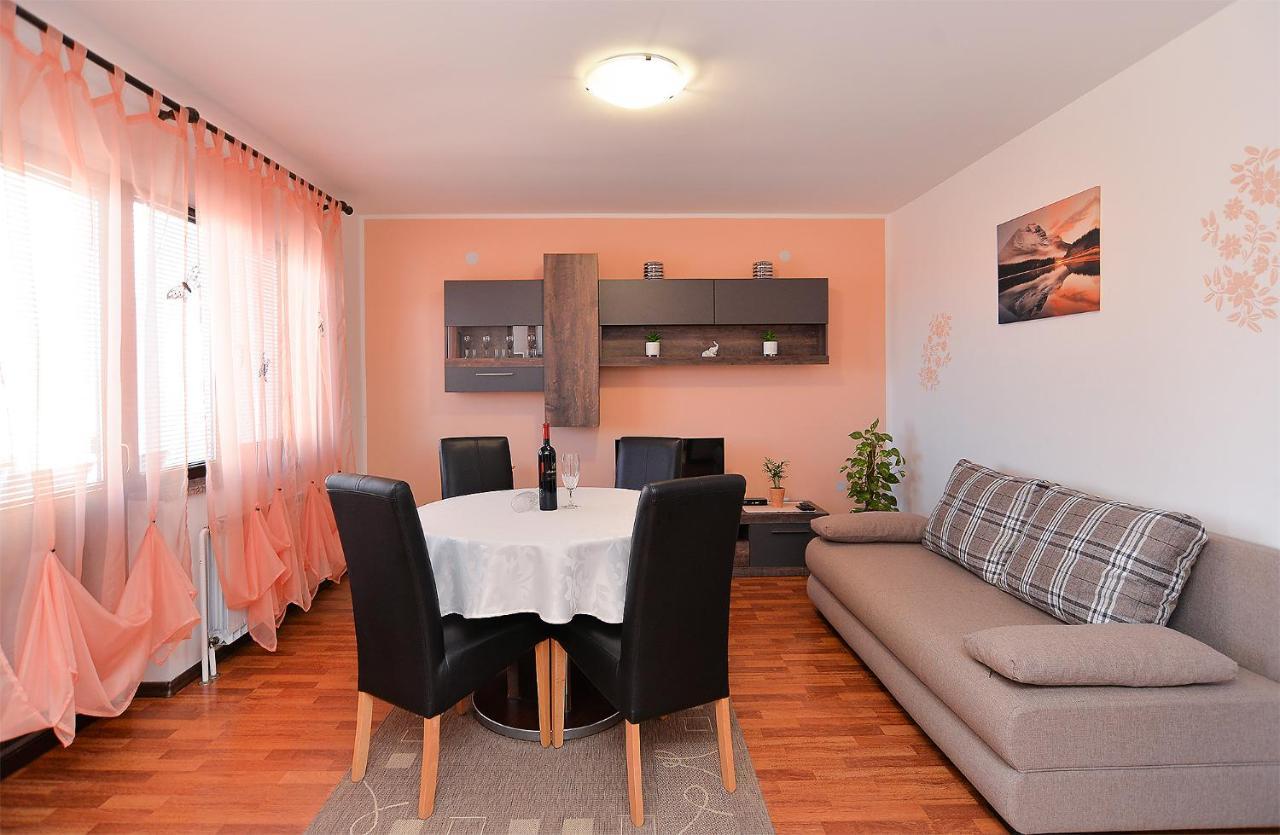 Apartments Milka 2074 Poreč Buitenkant foto