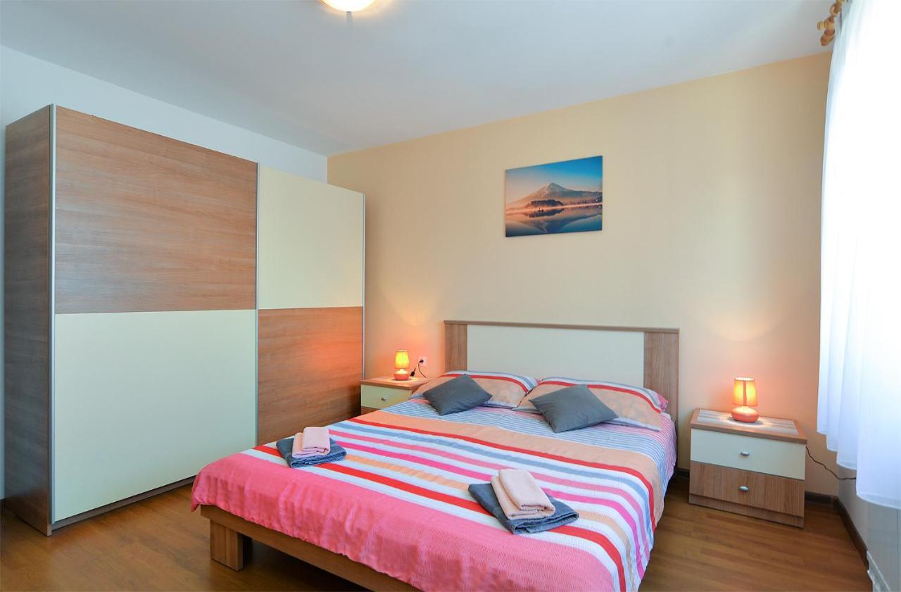 Apartments Milka 2074 Poreč Buitenkant foto