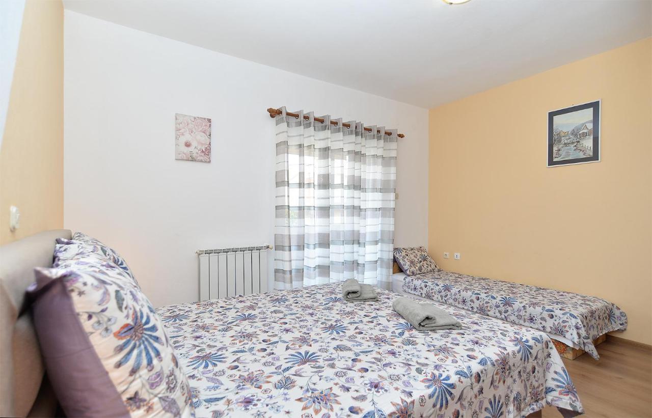 Apartments Milka 2074 Poreč Buitenkant foto