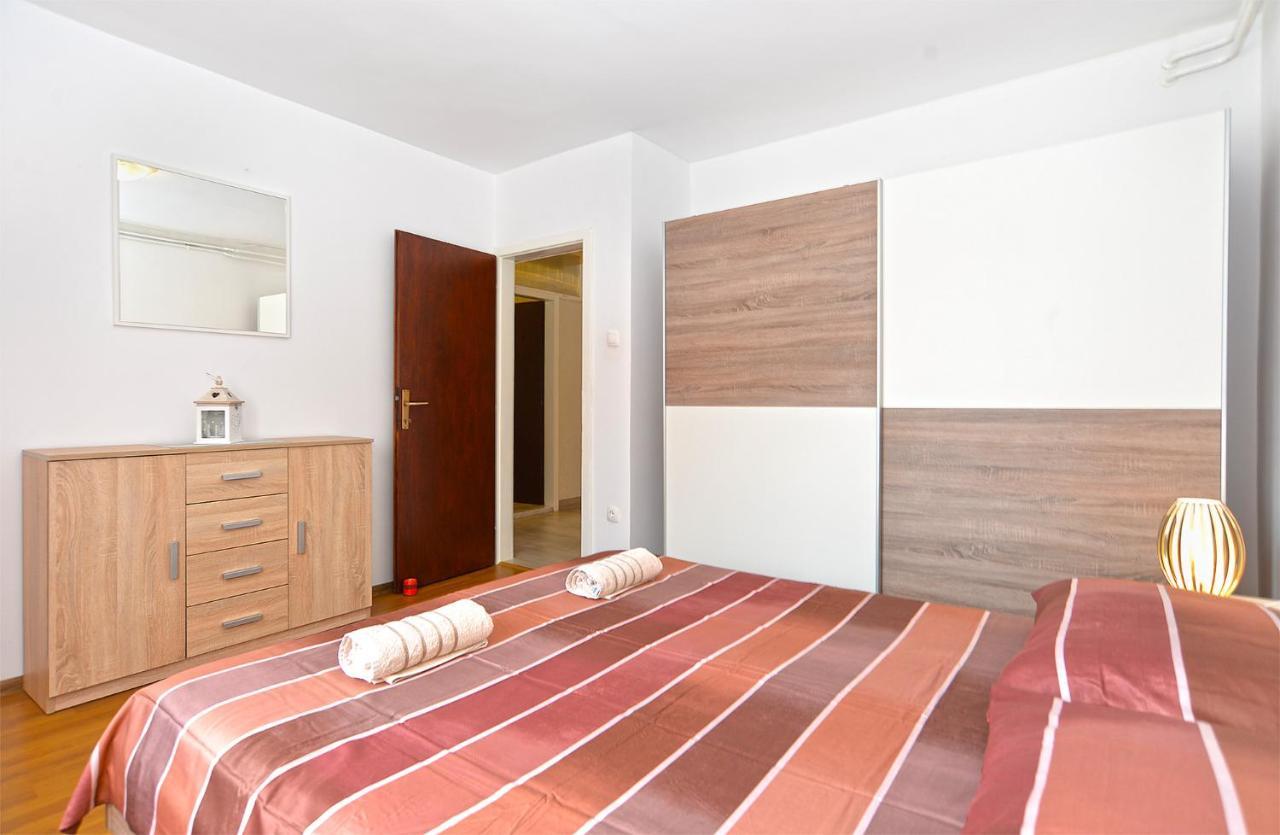 Apartments Milka 2074 Poreč Buitenkant foto