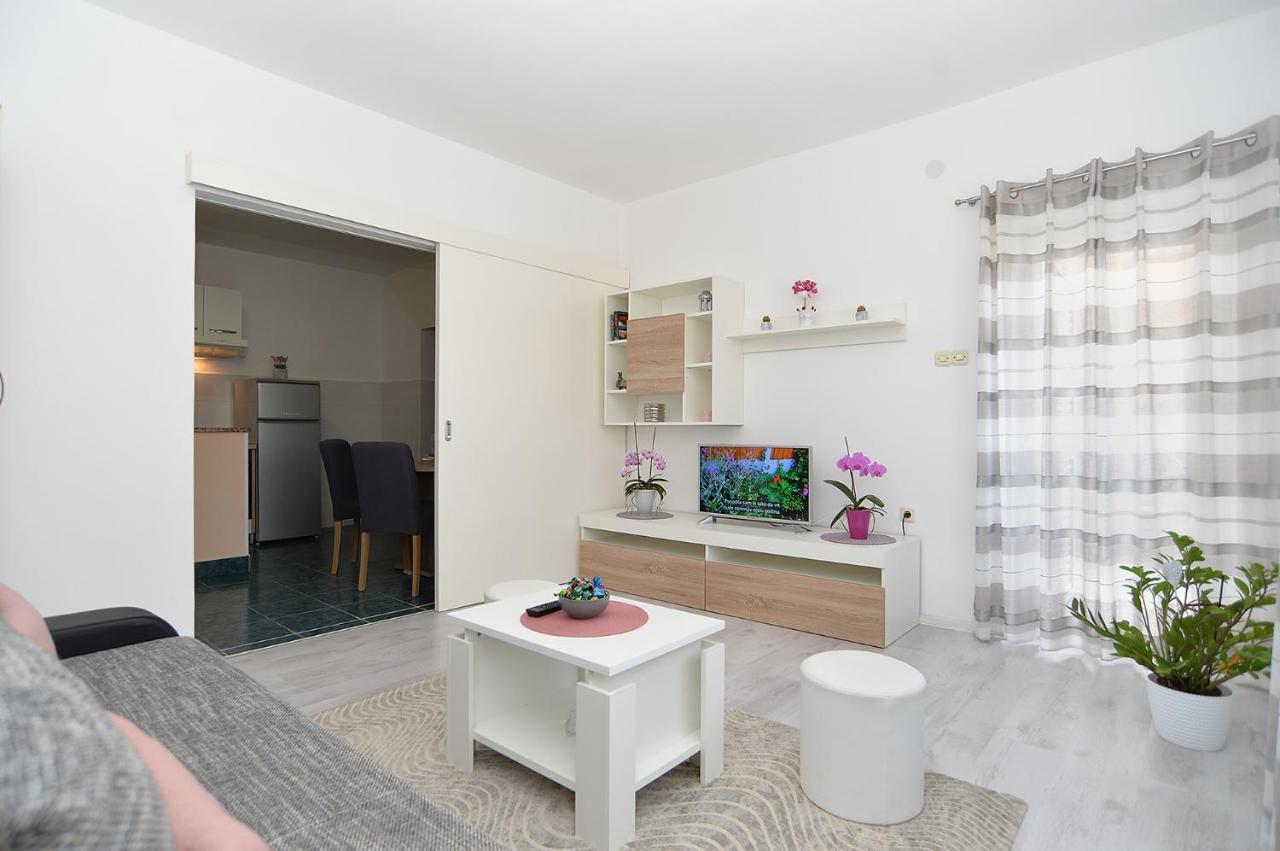 Apartments Milka 2074 Poreč Buitenkant foto