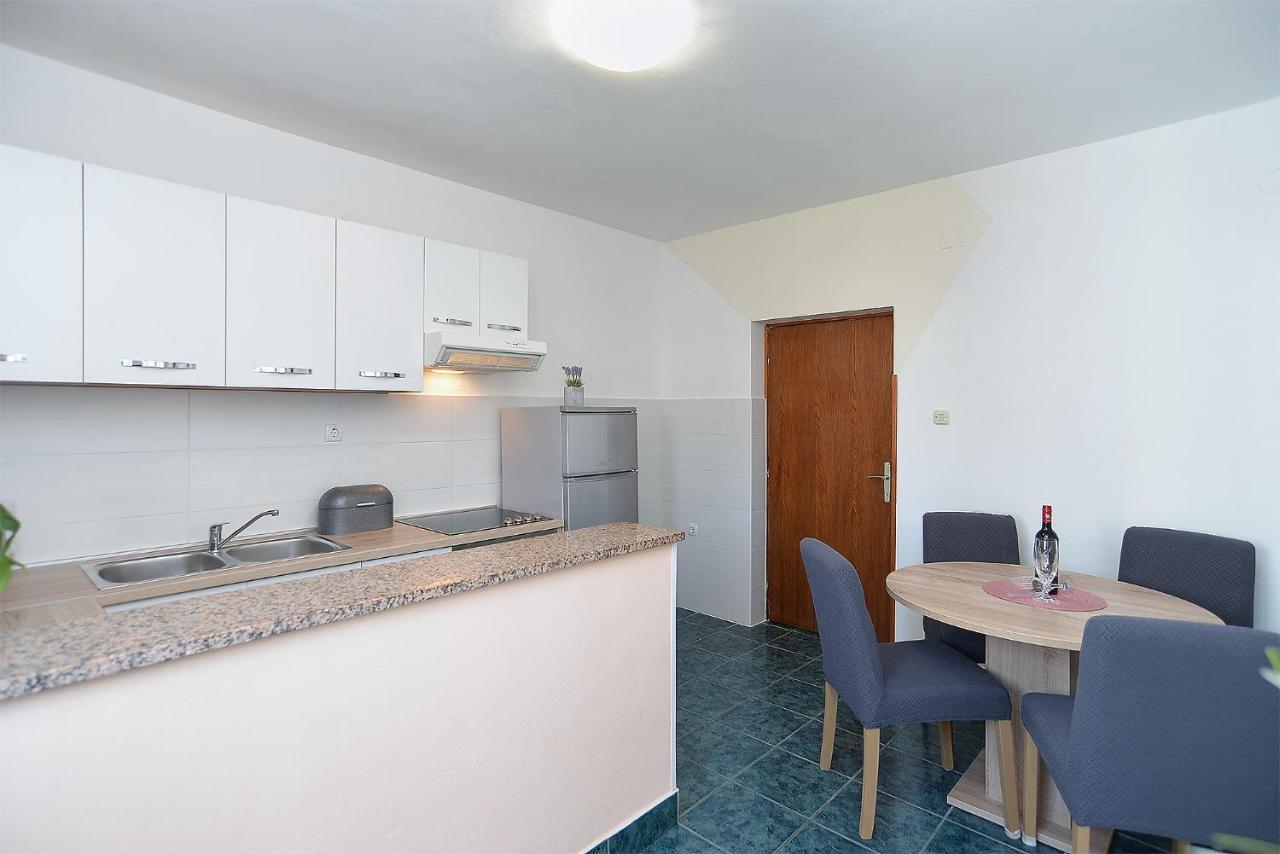 Apartments Milka 2074 Poreč Buitenkant foto