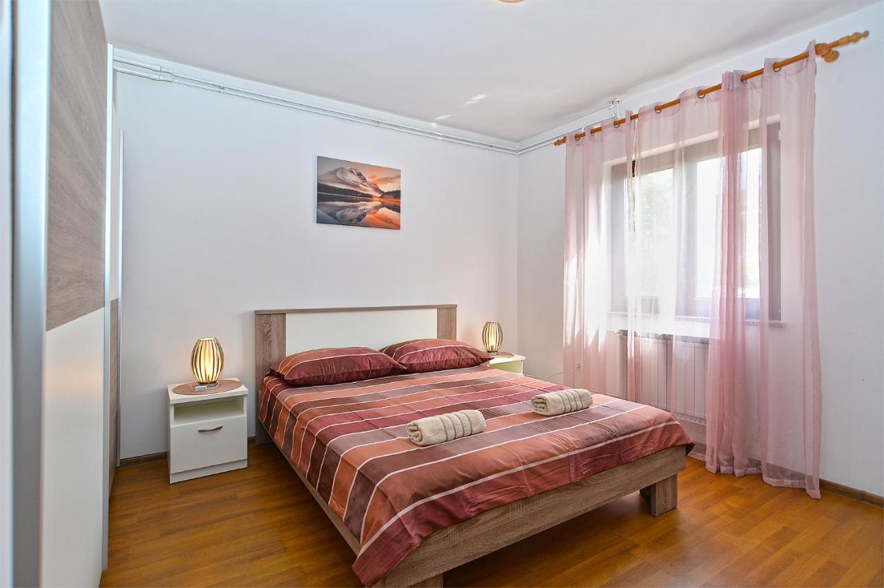 Apartments Milka 2074 Poreč Buitenkant foto