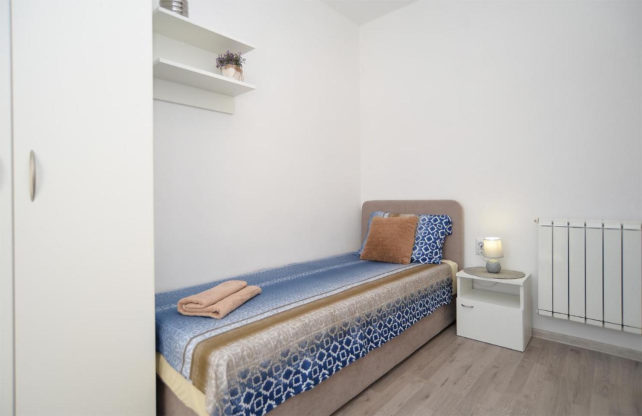 Apartments Milka 2074 Poreč Buitenkant foto