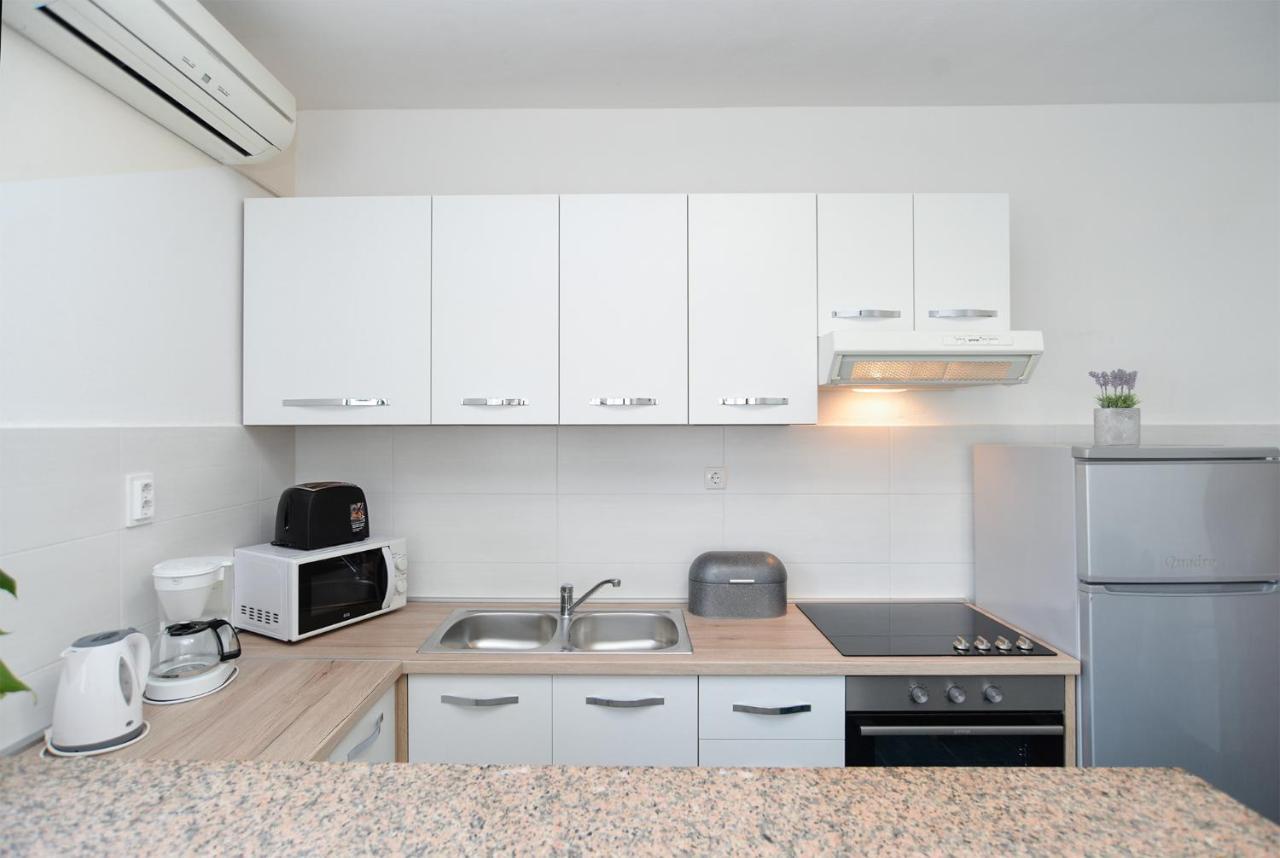 Apartments Milka 2074 Poreč Buitenkant foto