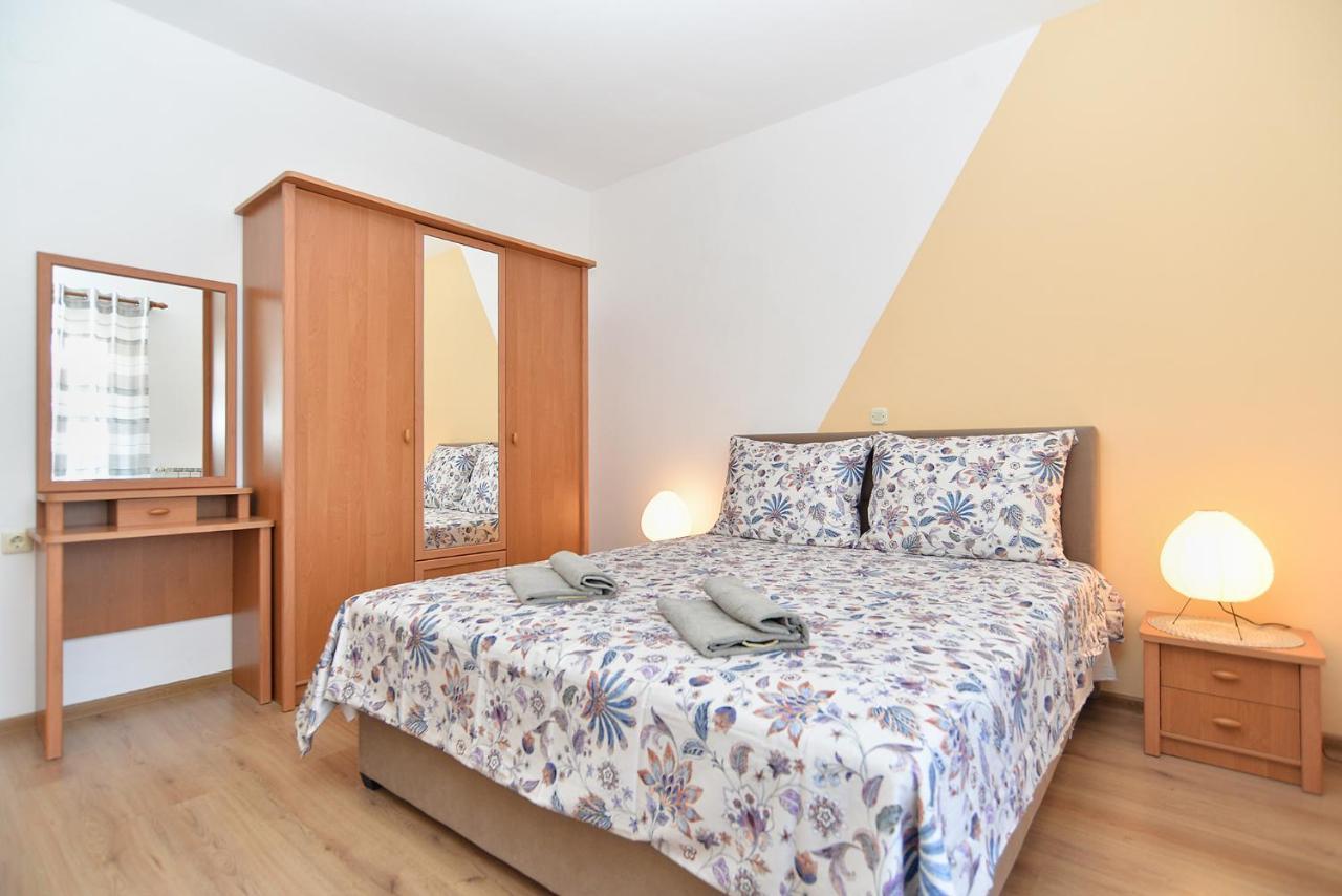 Apartments Milka 2074 Poreč Buitenkant foto